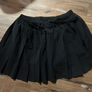 Aerie NWT black pleated mini skirt/ stretch shorties attached, bows at waist, SM